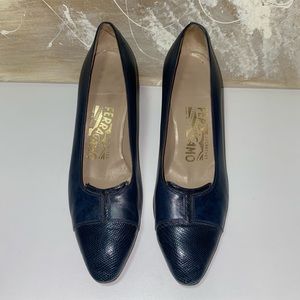 SALVATORE FERRAGAMO NAVY VINTAGE DESIGNER LEATHER HEELS